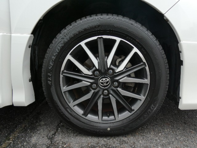 Toyota Noah 11