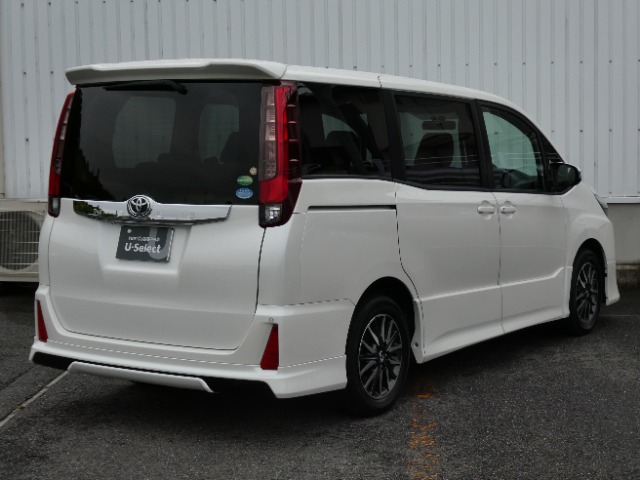 Toyota Noah 5