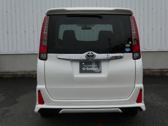 Toyota Noah 6