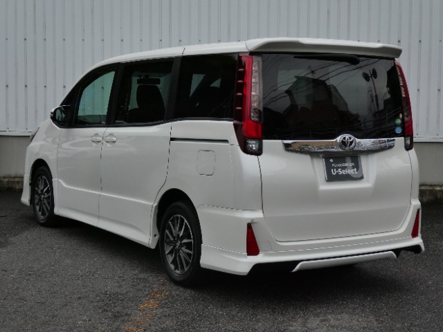 Toyota Noah 7