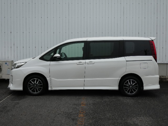 Toyota Noah 8