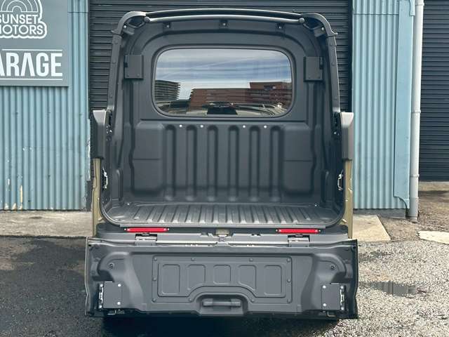 Daihatsu Hijet Deck Van 9
