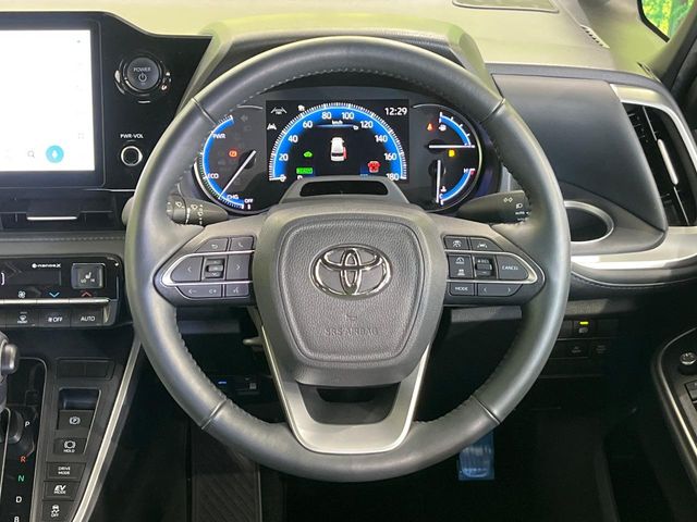 Toyota Voxy 12