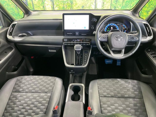 Toyota Voxy 2