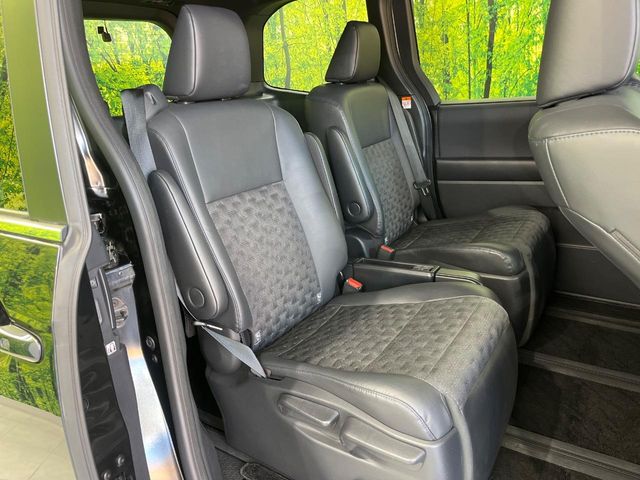 Toyota Voxy 9