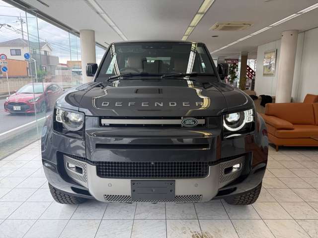 Land Rover Defender 9