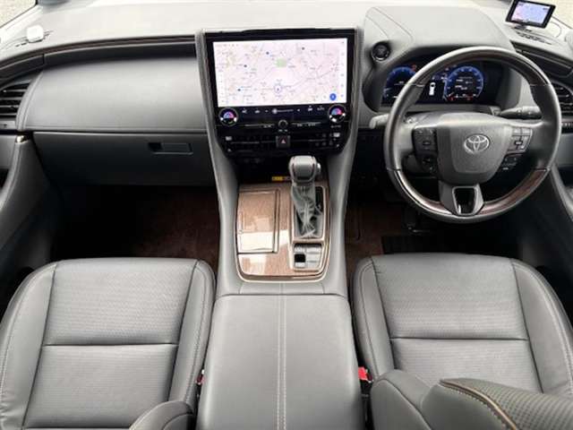 Toyota Alphard 4