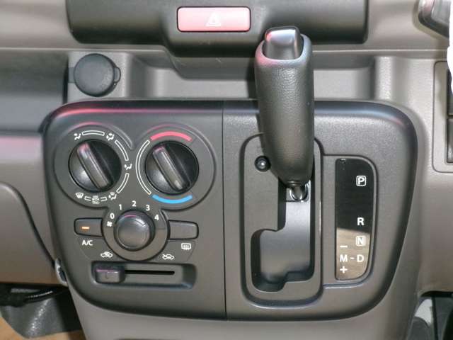 Nissan NV100 Clipper 10