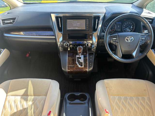 Toyota Vellfire 6
