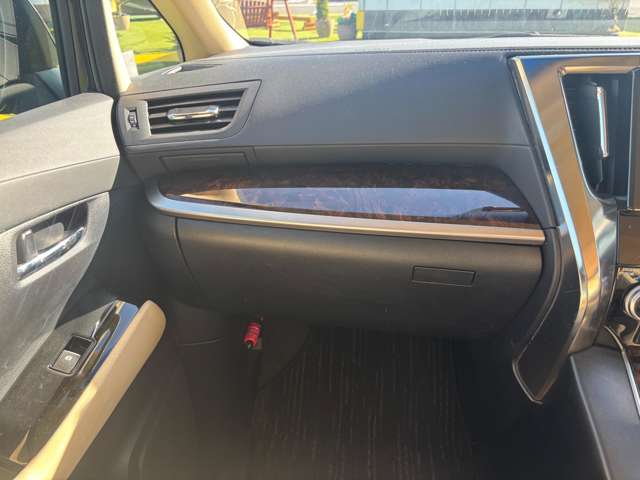 Toyota Vellfire 8