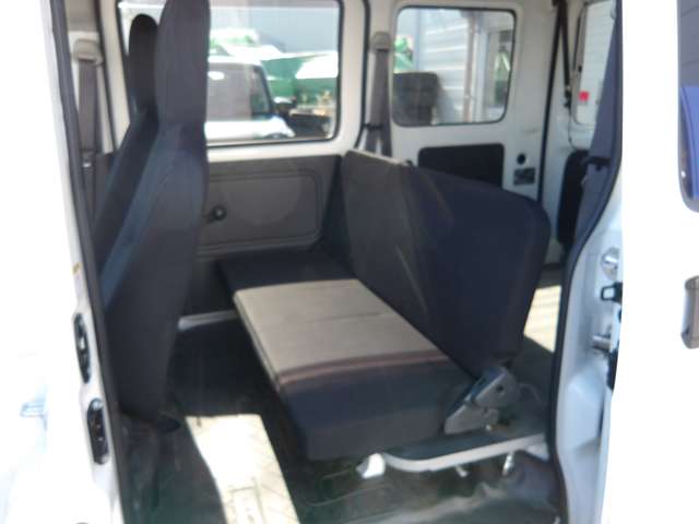 Daihatsu Hijet Cargo 11