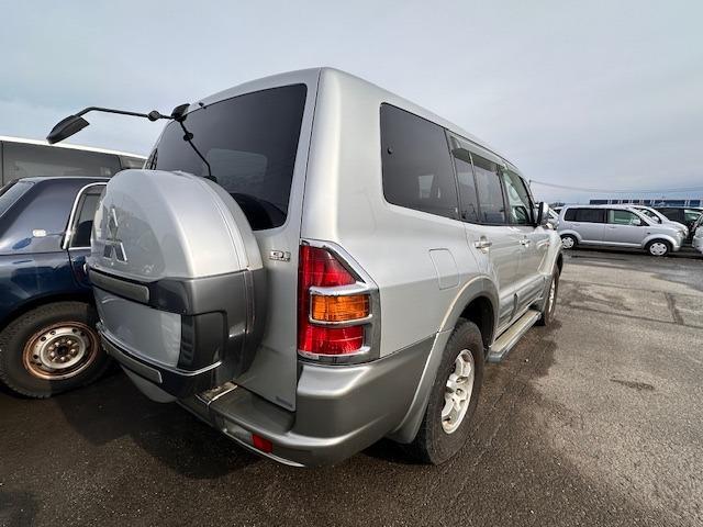 Mitsubishi Pajero 5