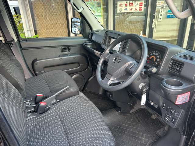 Daihatsu Hijet Cargo 11