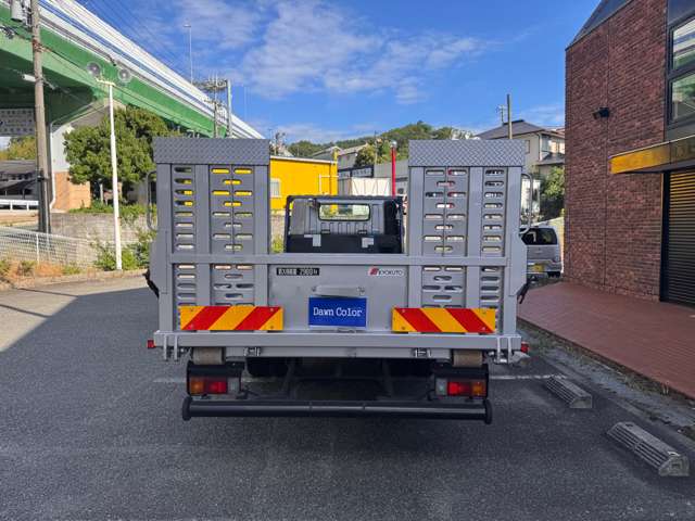Hino Dutro 9