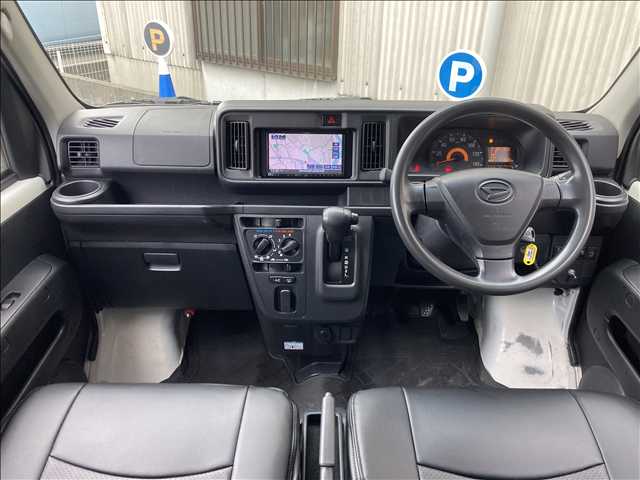 Daihatsu Hijet Cargo 8