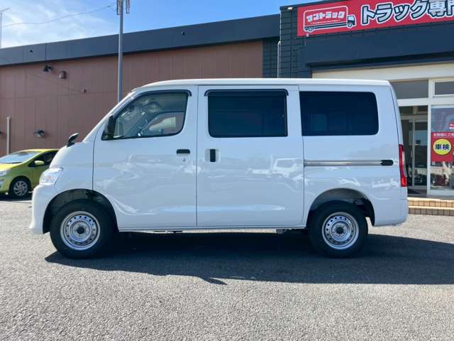 Toyota Town Ace Van 8