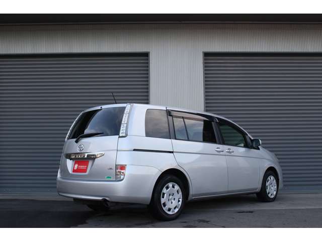 Toyota Isis 3
