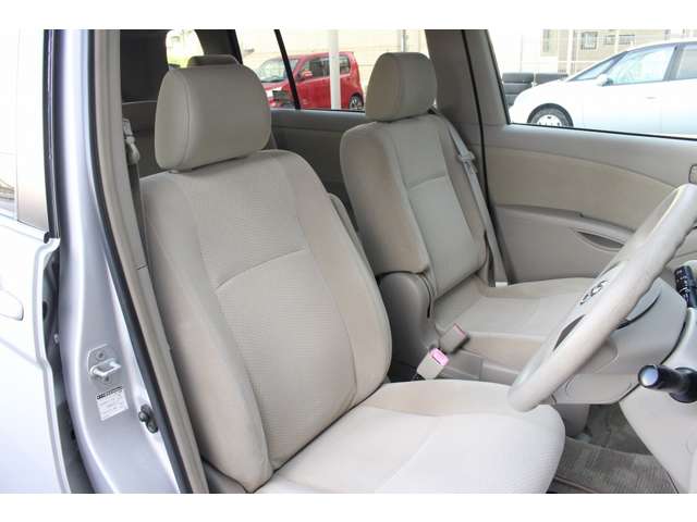 Toyota Isis 7