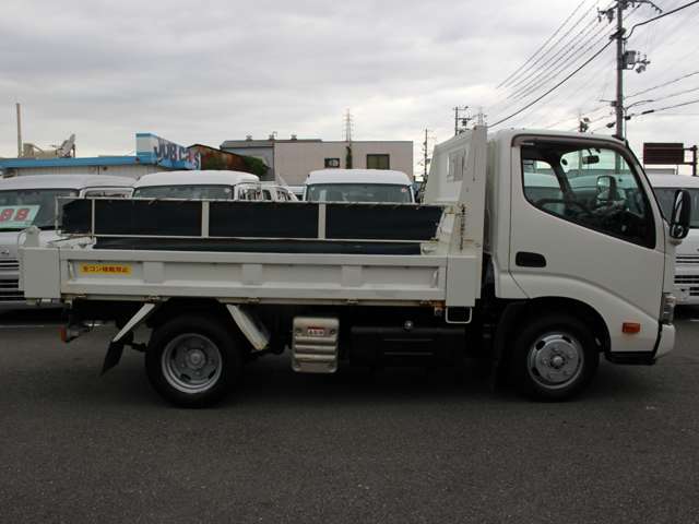 Hino Dutro 9
