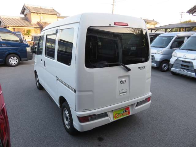 Daihatsu Hijet Cargo 10