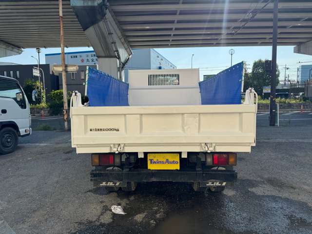 Isuzu Elf 7