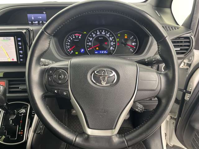 Toyota Voxy 11