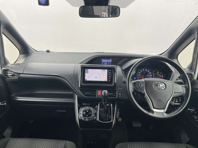 Toyota Voxy 3