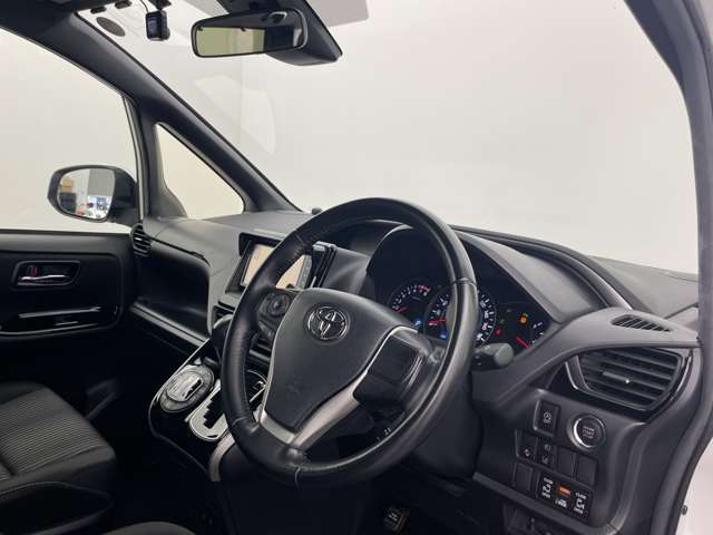 Toyota Voxy 9