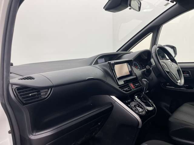 Toyota Voxy 10