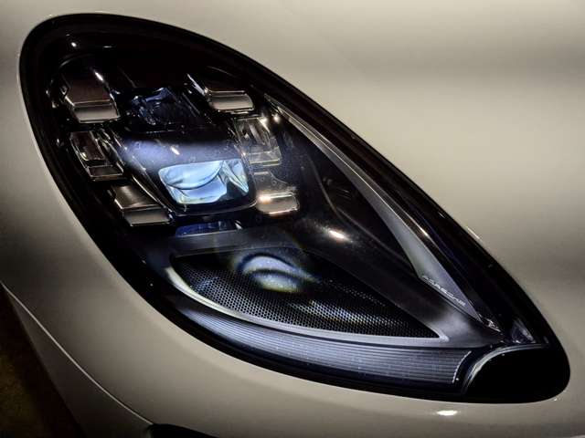 Porsche Macan 8