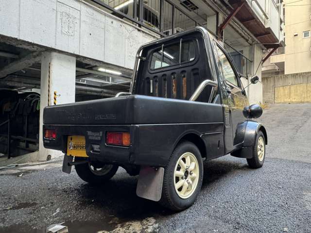 Daihatsu Midget II 9