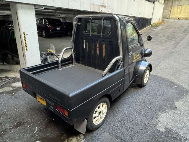 Daihatsu Midget II 10