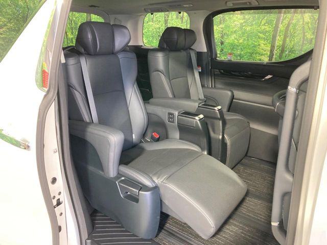 Toyota Alphard 9
