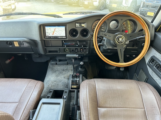 Toyota Land Cruiser 60 2