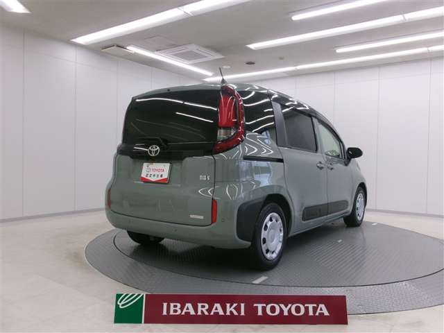 Toyota Sienta 3
