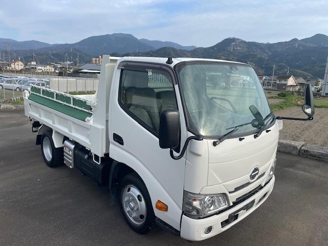 Hino Dutro 4