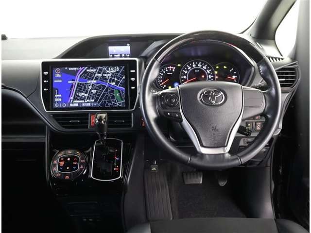 Toyota Noah 4