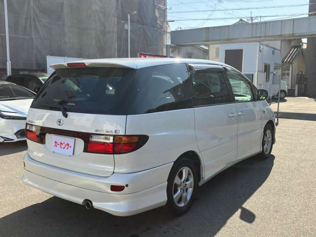 Toyota Estima 4
