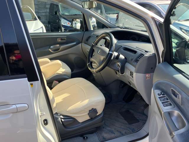 Toyota Estima 8