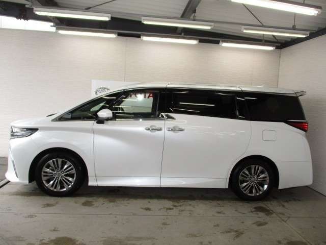 Toyota Alphard 3