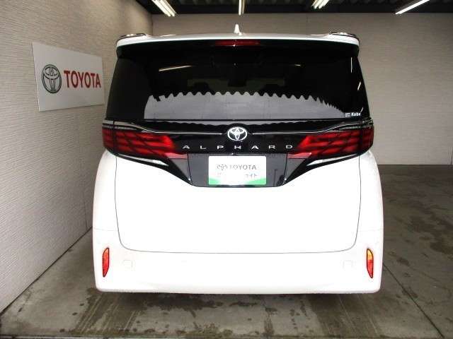 Toyota Alphard 4