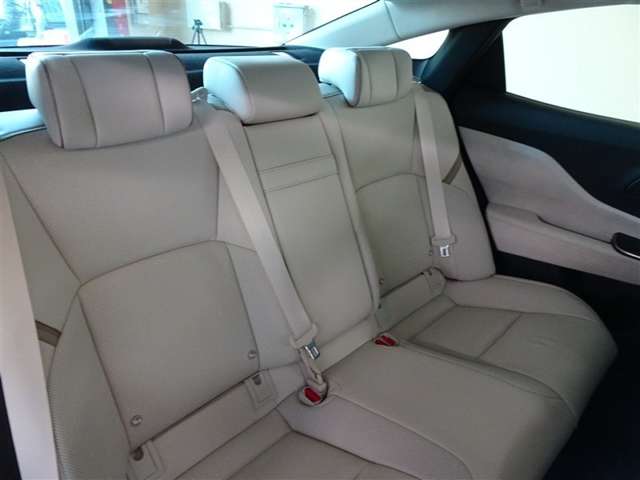 Toyota Crown Crossover 7