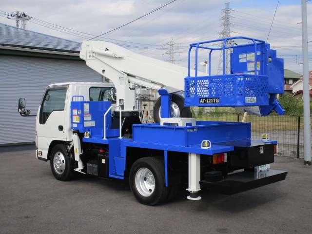 Isuzu Elf 3