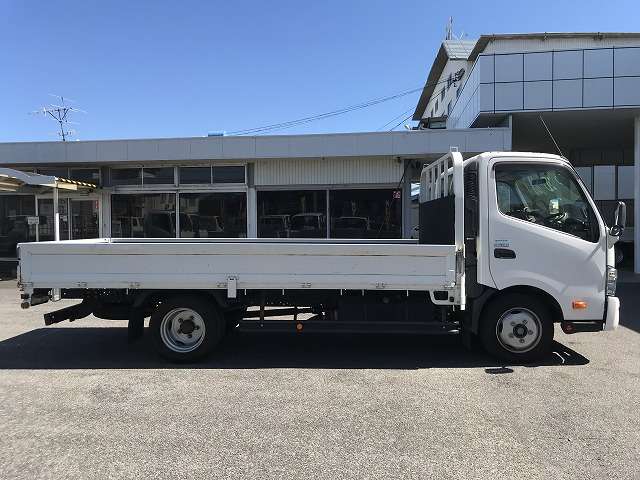 Hino Dutro 8