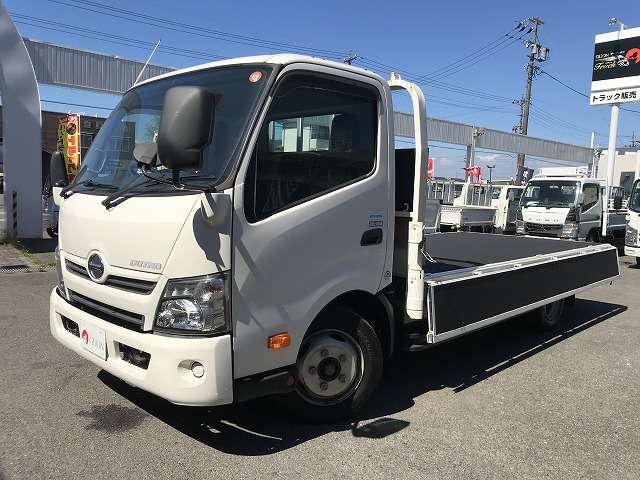 Hino Dutro 9