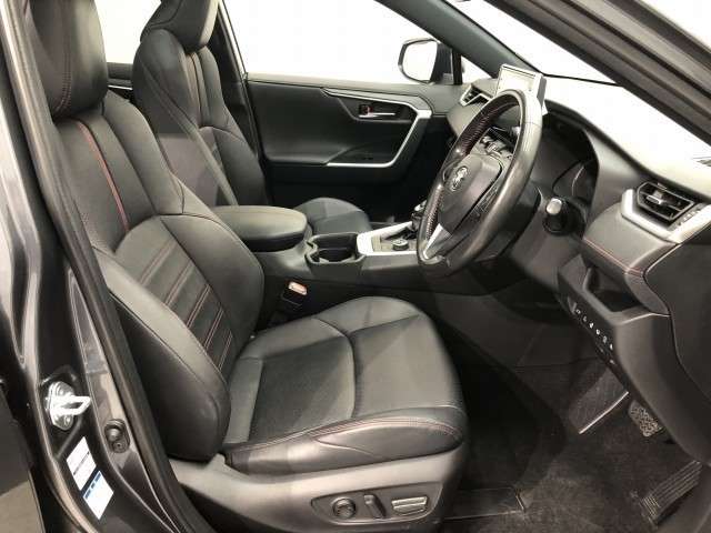 Toyota RAV4 PHV 11