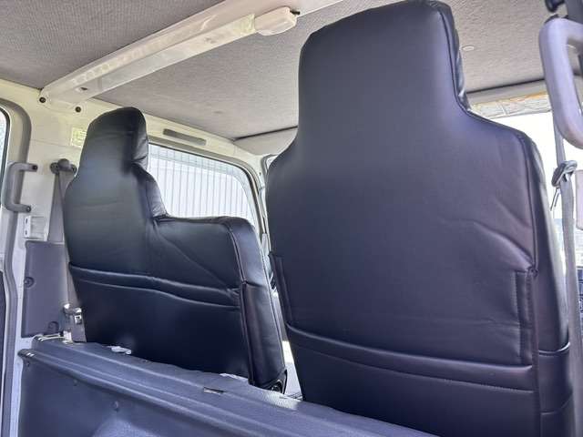 Isuzu Elf 12