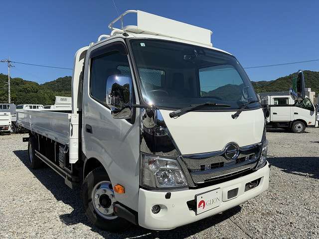 Hino Dutro 3