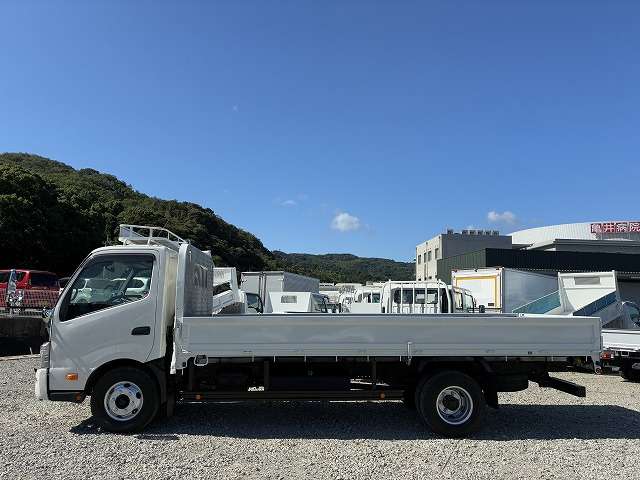 Hino Dutro 4