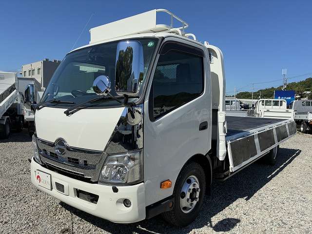 Hino Dutro 9